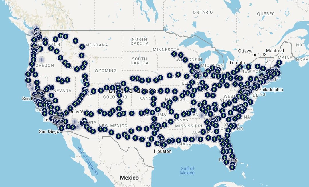 Map of the United States with dots on it depicting locations of electric vehicle charging stations