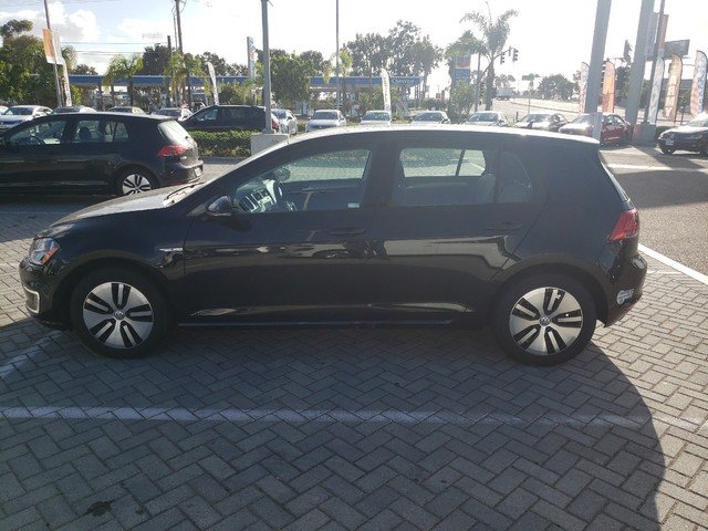 Certified Pre-Owned 2016 Volkswagen e-Golf SE w/ Fast Charging Package