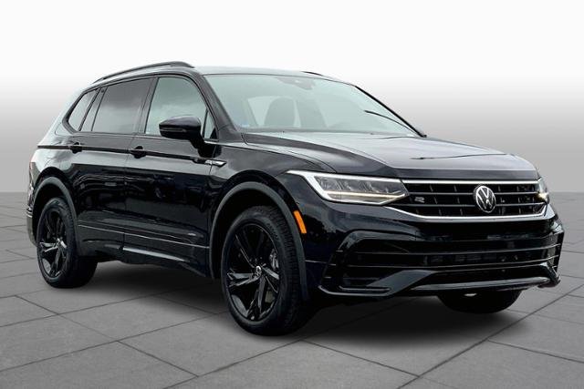 New 2023 DEEP BLACK PEARL EFFECT Volkswagen 2.0T SE R-Line Black FWD image 2