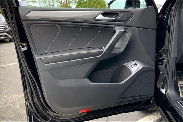 New 2023 DEEP BLACK PEARL EFFECT Volkswagen 2.0T SE R-Line Black FWD image 10