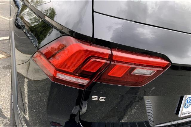 New 2023 DEEP BLACK PEARL EFFECT Volkswagen 2.0T SE R-Line Black FWD image 14