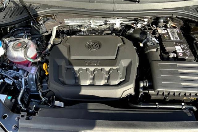 New 2023 PLATINUM GRAY METALLIC Volkswagen 2.0T SE FWD image 17