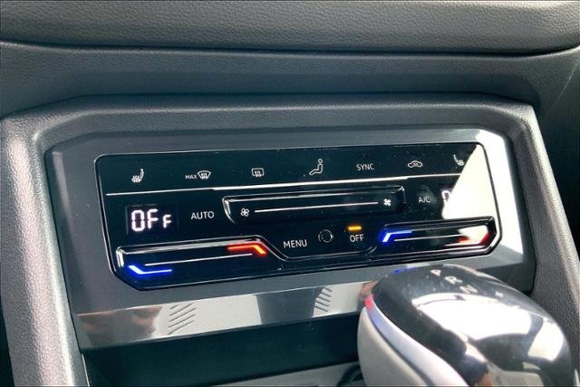 New 2023 DEEP BLACK PEARL EFFECT Volkswagen 2.0T SE R-Line Black FWD image 20