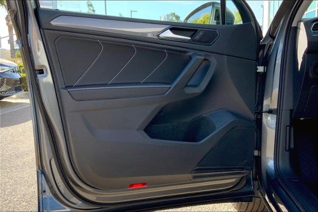 New 2023 PLATINUM GRAY METALLIC Volkswagen 2.0T SE FWD image 10