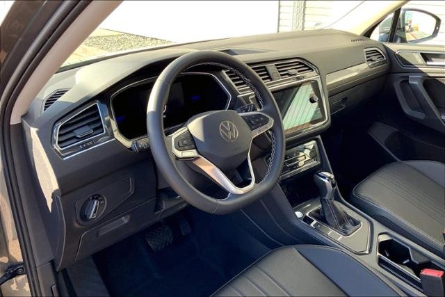 New 2023 PLATINUM GRAY METALLIC Volkswagen 2.0T SE FWD image 8