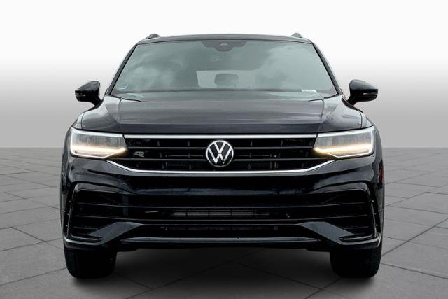 New 2023 DEEP BLACK PEARL EFFECT Volkswagen 2.0T SE R-Line Black FWD image 3