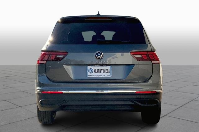 New 2023 PLATINUM GRAY METALLIC Volkswagen 2.0T SE FWD image 4