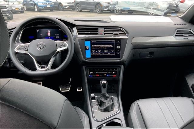 New 2023 DEEP BLACK PEARL EFFECT Volkswagen 2.0T SE R-Line Black FWD image 5