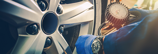 Checking the tire pressure